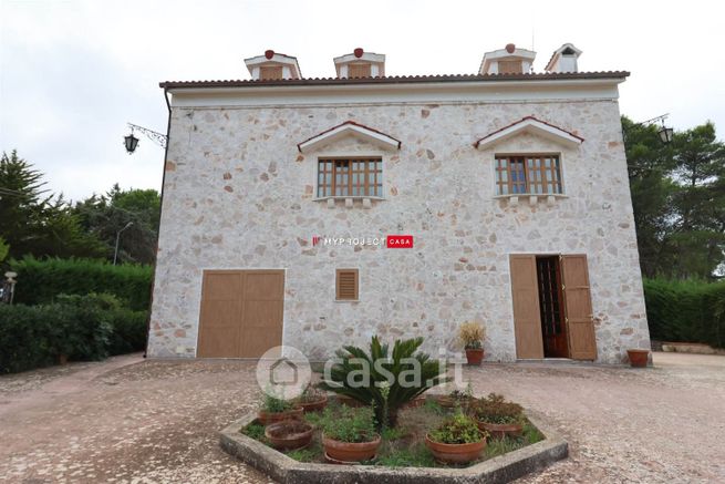 Villa in residenziale in Contrada Primicerio Zona I