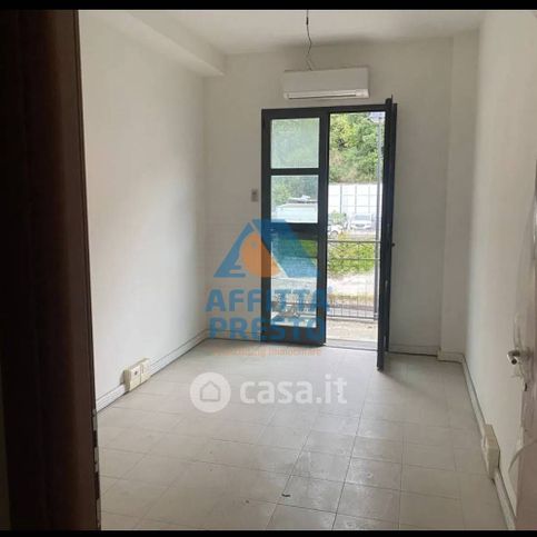 Ufficio in commerciale in 