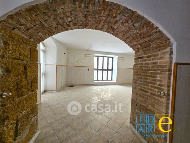 Negozio/locale commerciale in commerciale in Via Principe di Resuttana 15