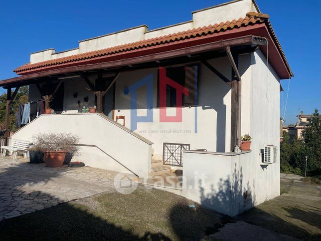 Villa in residenziale in Via degli Sparvieri