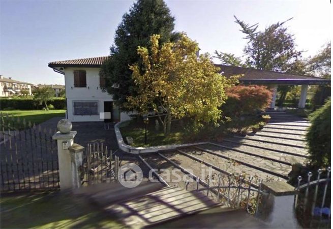 Casa indipendente in residenziale in Via Porto Menai 43