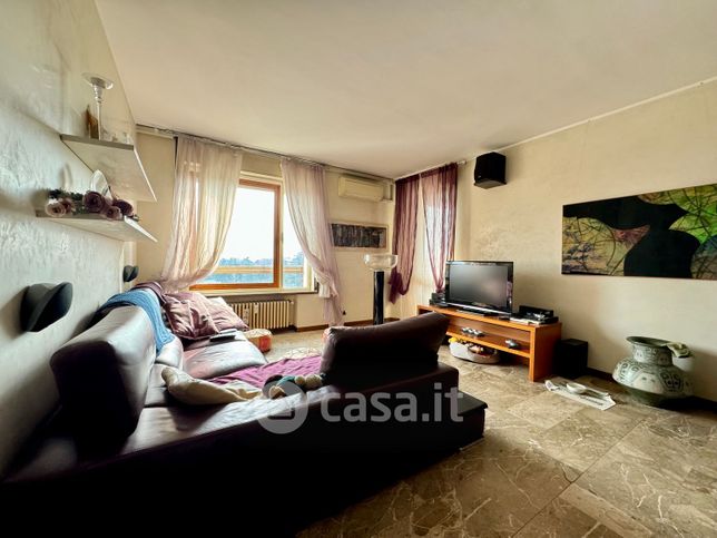 Appartamento in residenziale in Viale Italia 18