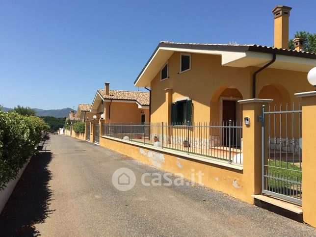 Villa in residenziale in Via Colle Palombara