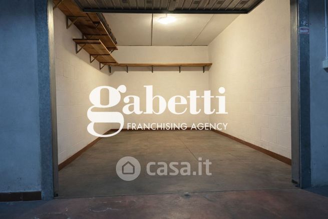 Box/posto auto in residenziale in Via Lussimpiccolo 37