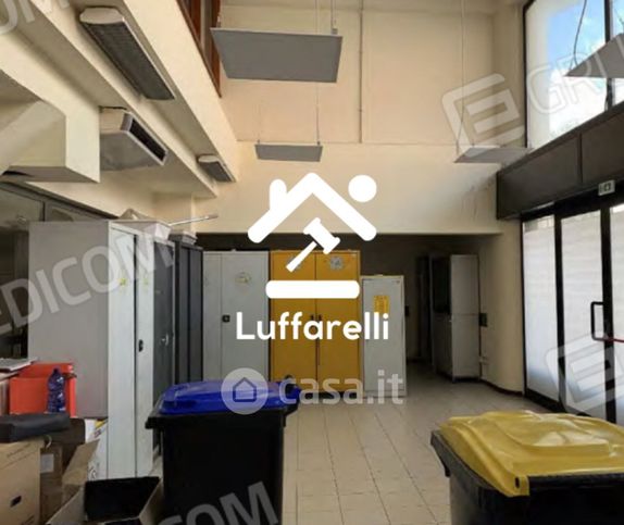 Ufficio in commerciale in Via Giuseppe La Farina 229