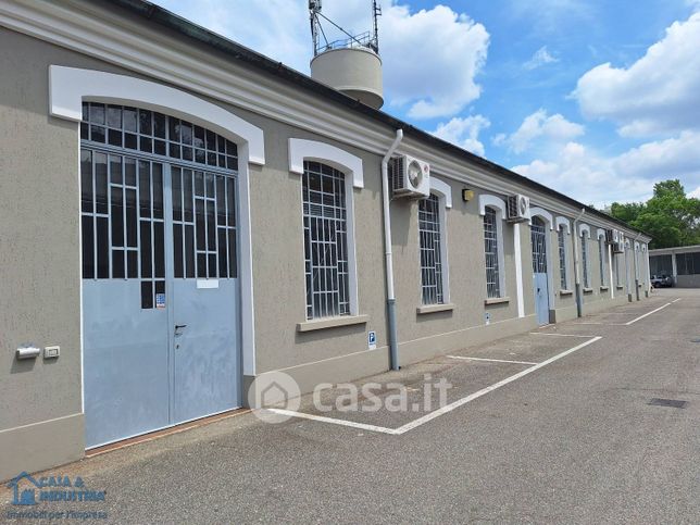 Capannone in commerciale in Viale Thomas Alva Edison