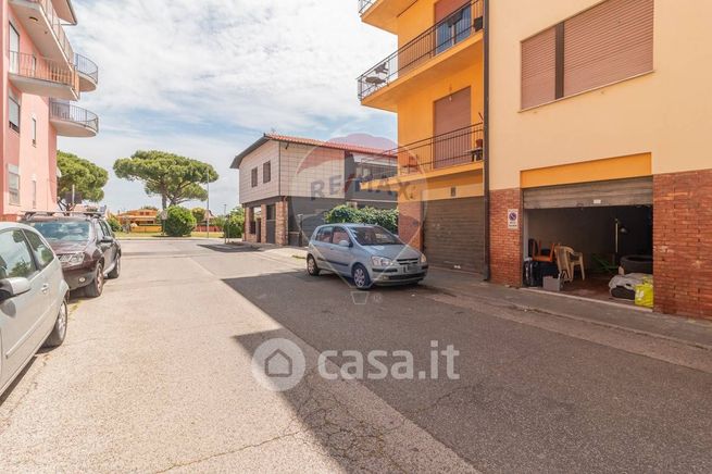 Box/posto auto in residenziale in Via Ferento 36