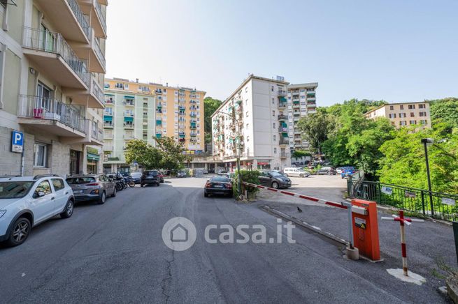 Garage/posto auto in residenziale in Via delle Ginestre 71