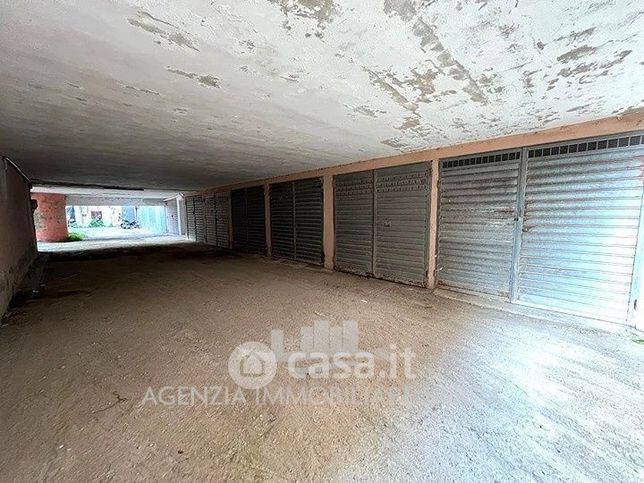 Garage/posto auto in residenziale in Viale Europa 37