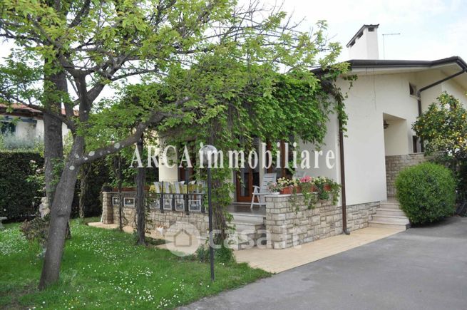 Villa in residenziale in 
