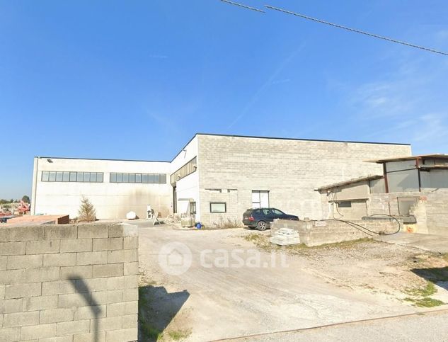 Capannone in commerciale in Via Melorie 56