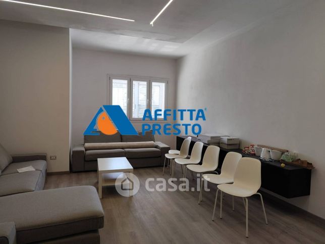 Casa bi/trifamiliare in residenziale in 