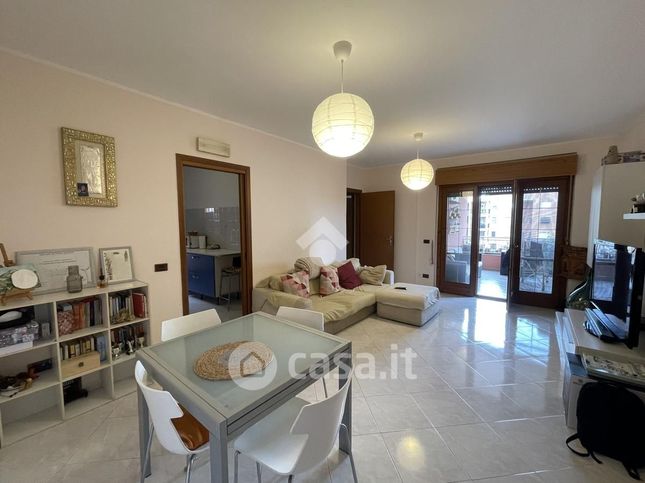 Appartamento in residenziale in Via Umberto Giordano 7