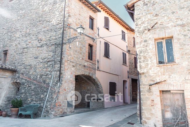 Casa bi/trifamiliare in residenziale in Piazza della repubblica