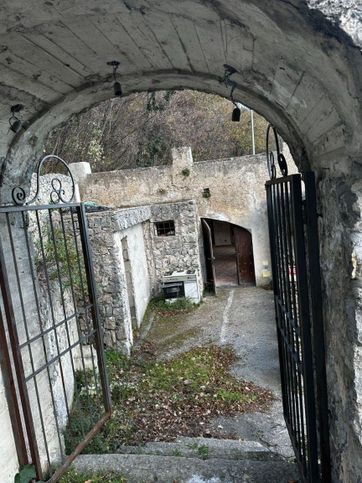 Casa indipendente in residenziale in Via Valle delle Ferriere