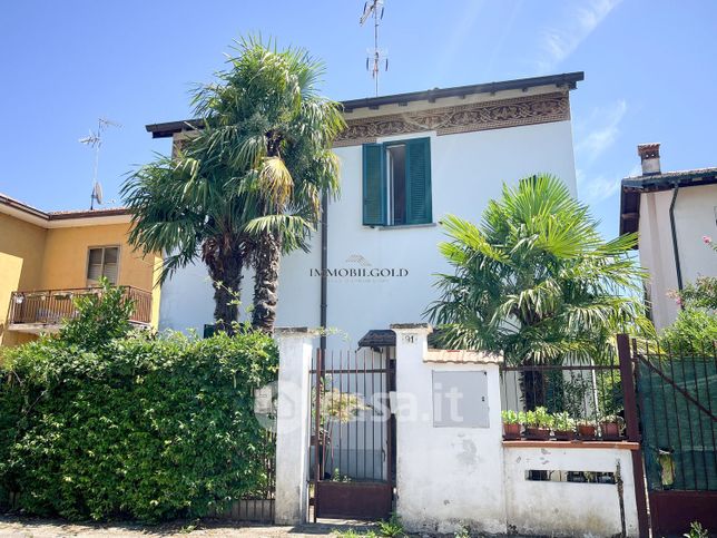 Villa in residenziale in Via Cassolnovo