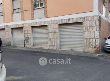 Box/posto auto in residenziale in Via Pesaro 75