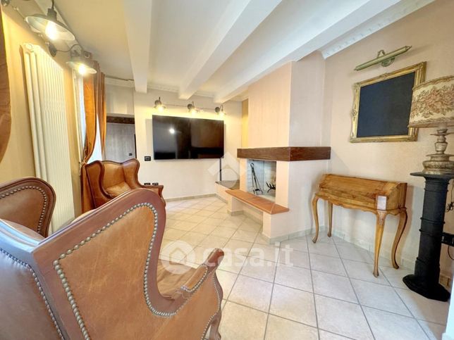 Casa indipendente in residenziale in Via Cura 27