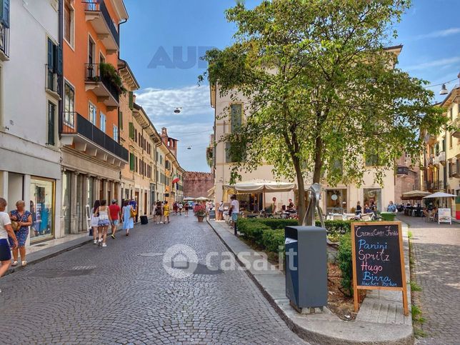 Ufficio in commerciale in Via Roma 25