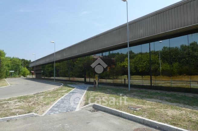 Capannone in commerciale in 