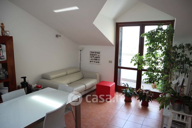 Appartamento in residenziale in Viale Marche 99