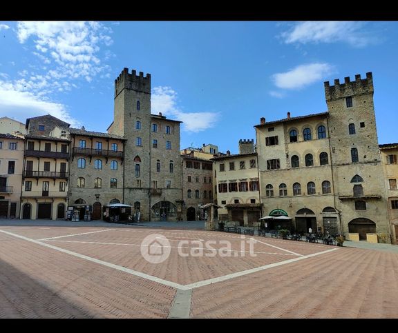 Attivitã /licenza (con o senza mura) in commerciale in Piazza Grande