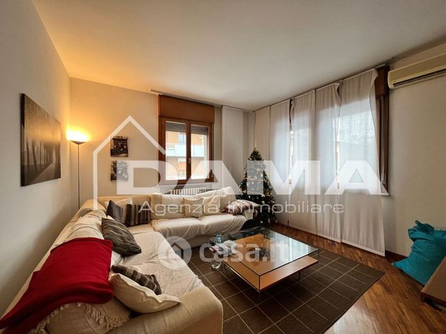 Casa indipendente in residenziale in 