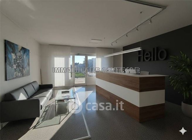 Ufficio in commerciale in 