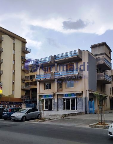 Ufficio in commerciale in Via Dante Alighieri 43