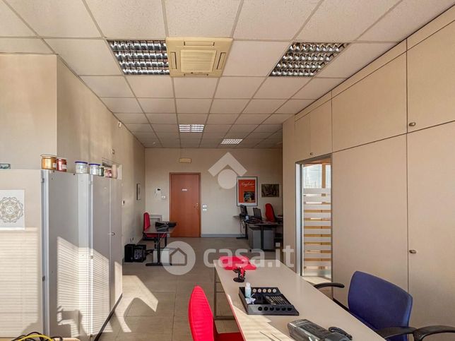 Ufficio in commerciale in Viale Lombardia 218