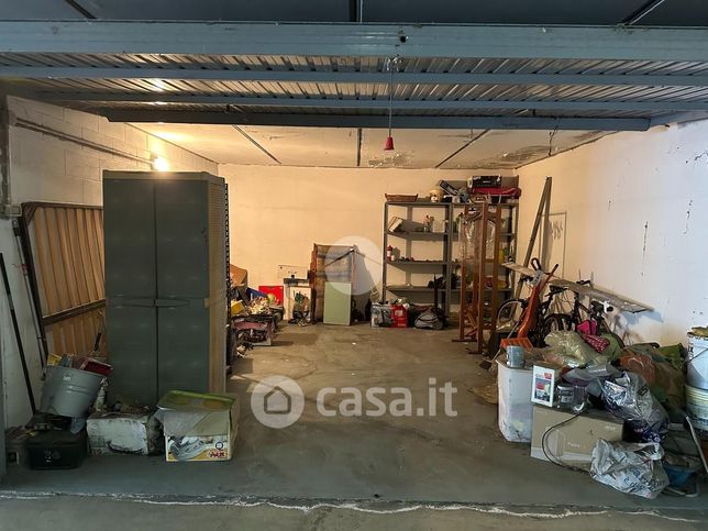 Garage/posto auto in residenziale in Via Lombardia 1