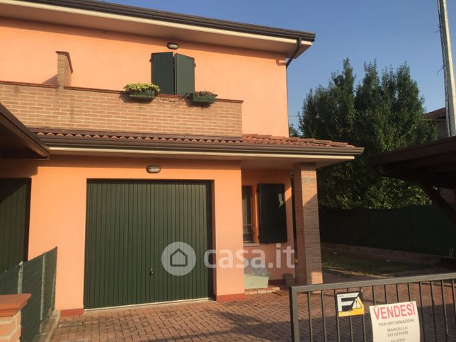 Casa bi/trifamiliare in residenziale in Via Val D'Albero 58/2