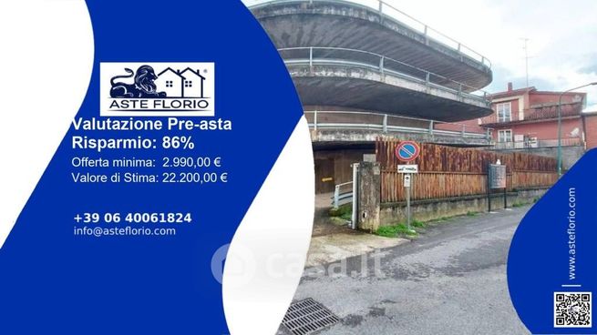 Box/posto auto in residenziale in Via G. Leopardi 28