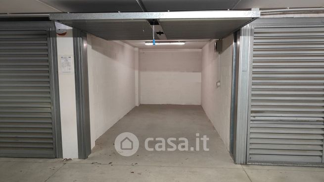 Box/posto auto in residenziale in Via Aldo Zucchi 5