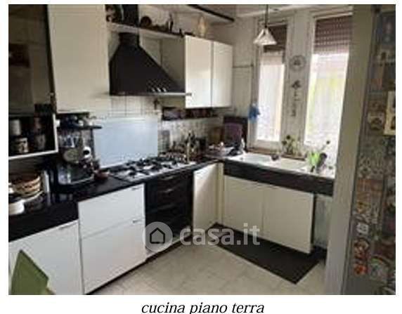 Villetta a schiera in residenziale in Via C. Alvaro 9