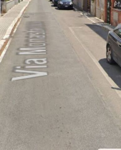 Capannone in commerciale in Via Monasterace 62