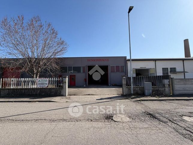 Capannone in commerciale in Via Caravaggio 7
