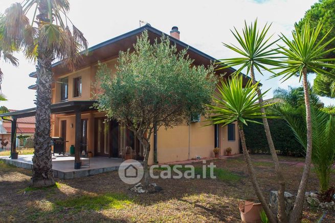 Casa bi/trifamiliare in residenziale in Via Messina Sacerdote 10