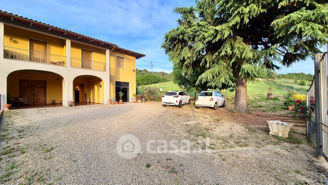 Casa bi/trifamiliare in residenziale in Via di Val D'Ambra