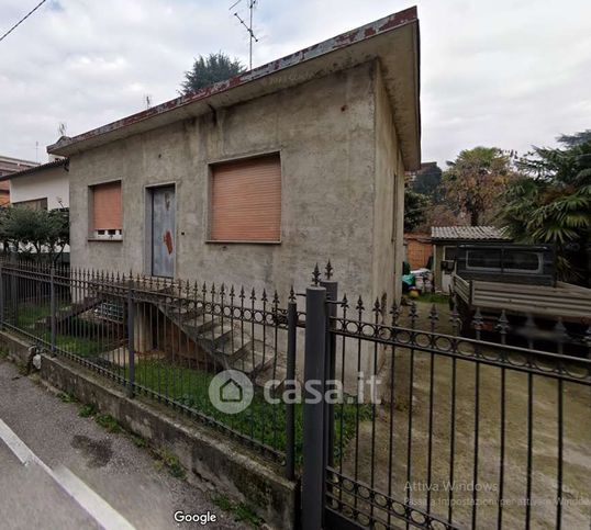 Villa in residenziale in Via Alessandro Manzoni 6