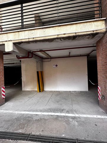 Garage/posto auto in residenziale in Via Assisi 53