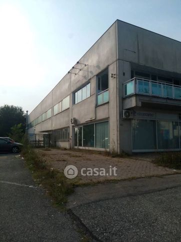 Capannone in commerciale in Via Liguria