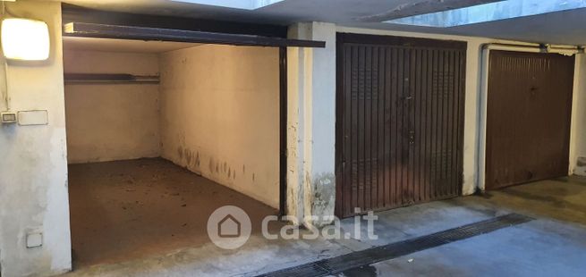 Garage/posto auto in residenziale in Via Giovanni Rasori