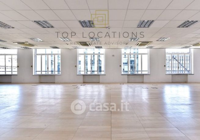 Ufficio in commerciale in Via Tortona