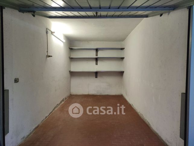 Garage/posto auto in residenziale in Via Gerenzano 17