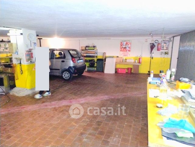 Box/posto auto in residenziale in Lungomallero Armando Diaz 35