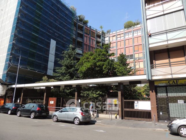 Garage/posto auto in residenziale in Piazza Imperatore Tito 8