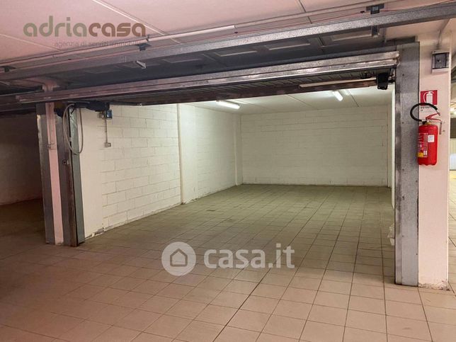 Box/posto auto in residenziale in Viale Milano