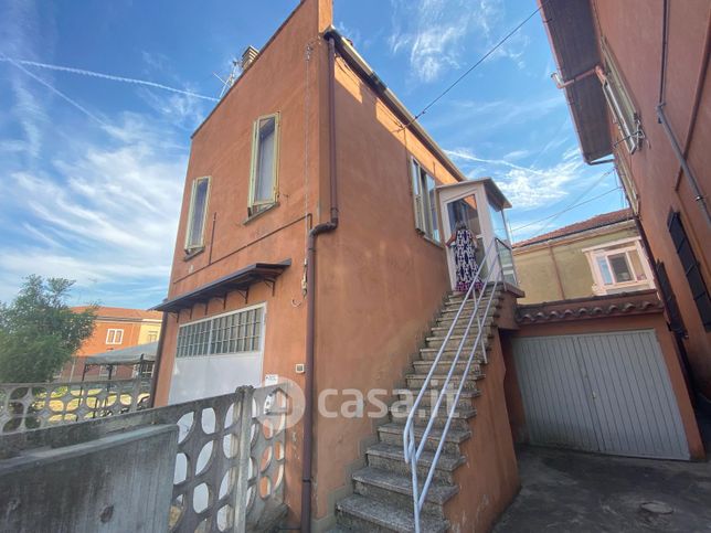 Casa indipendente in residenziale in Via Edmondo de Amicis 40