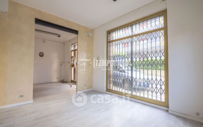 Capannone in commerciale in Via della Pace